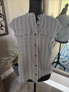 Worthington Black & White Geometric Button-Front Blouse